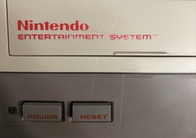 Nintendo Entertainment System (NES-001) Console Bundle Zapper + Controller