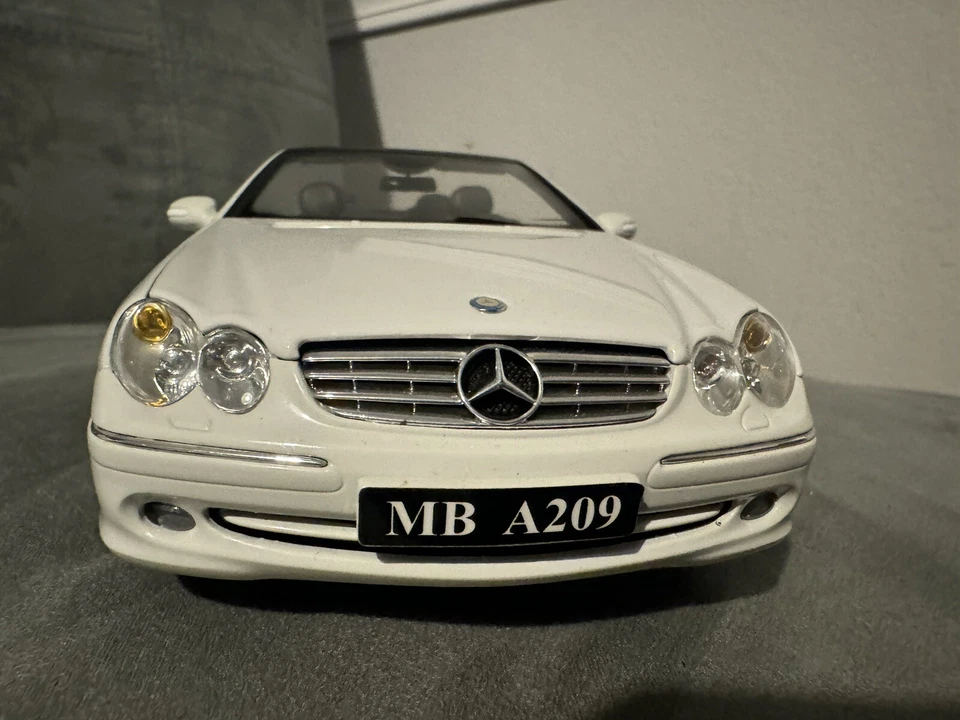 Coche diecast blanco Kyosho Mercedes Benz CLK Buri Ole 1 18🔥🔥 Foto 3 de 4
