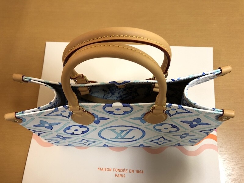 Louis Vuitton Onthego Tote Bag By The Pool M11262 Lagoon
