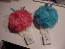 pair 2 NETFLIX singing BEAT BUGS pink/blue w/batteries