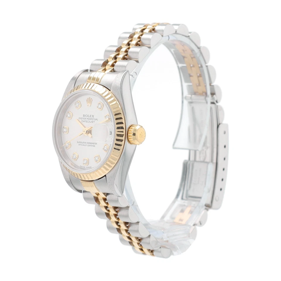 Reloj Rolex Datejust 79173 para dama esfera plateada de diamantes de fábrica con bisel estriado de 18 KY Foto 3 de 4