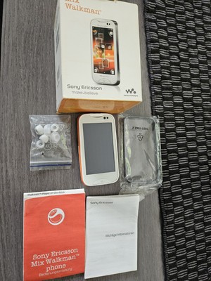 Sony Ericsson  Handy Mit Walkman WT13i - Orange - Telefon Smartphone Vintage OVP