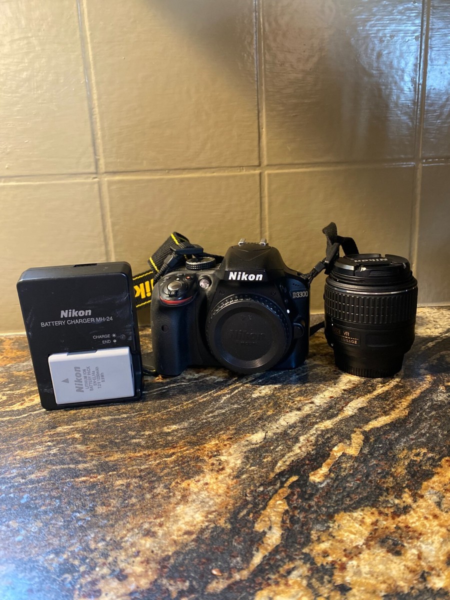 Nikon D3300 DSLR Camera (Kit w/ AF-S DX VR II 18-55mm lens