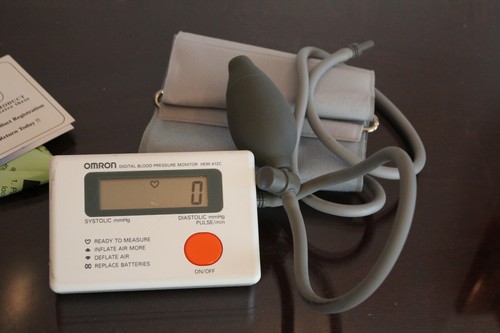 Omron Manual Inflation Blood Pressure Monitor w/Box & Instructions L#675 - Picture 3 of 5