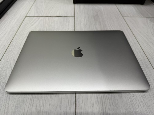 Apple MacBook Pro Retina 13.3" 2018 Touch Bar 512GB SSD 16GB Ram 2.7GHz Core i7 - 第 4/17 張圖片