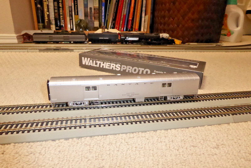Walthers Proto 85' P-S Baggage Car Santa Fe #3879