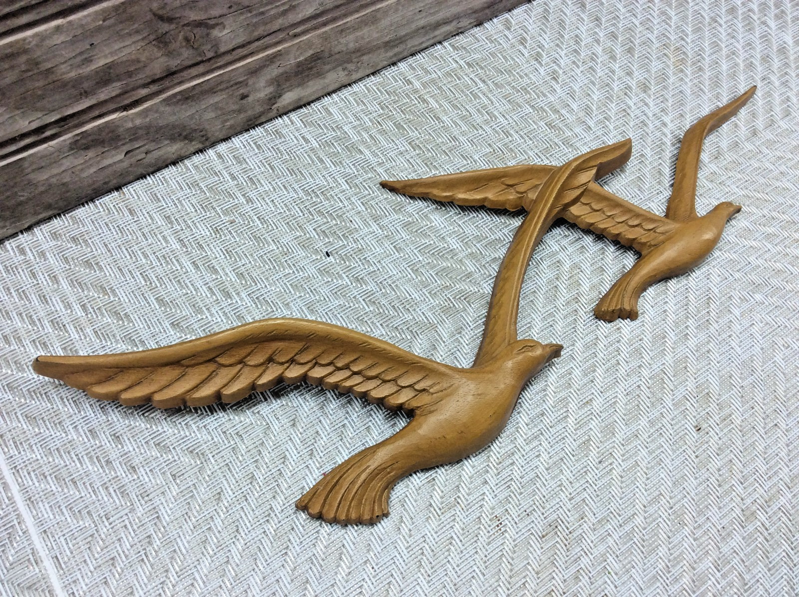 Homeco Wall Art Decor Flying Seagulls 12" Hanging Faux Wood Finish Vintage 1981