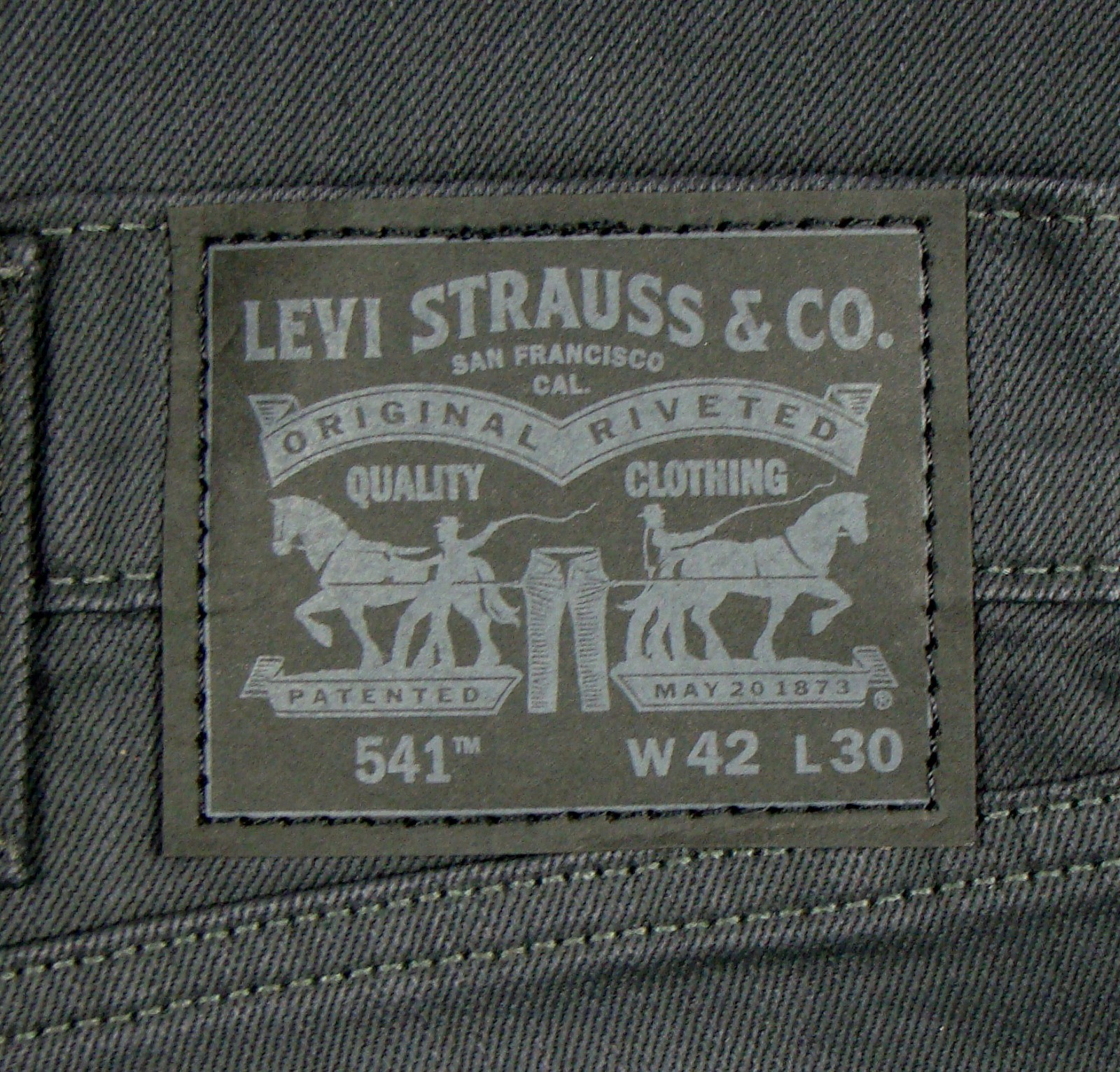 New Levis 541 Men's Jeans Athletic Taper SIZE 42x30 BLACK Stretch FREE SHIPPING thumbnail 8