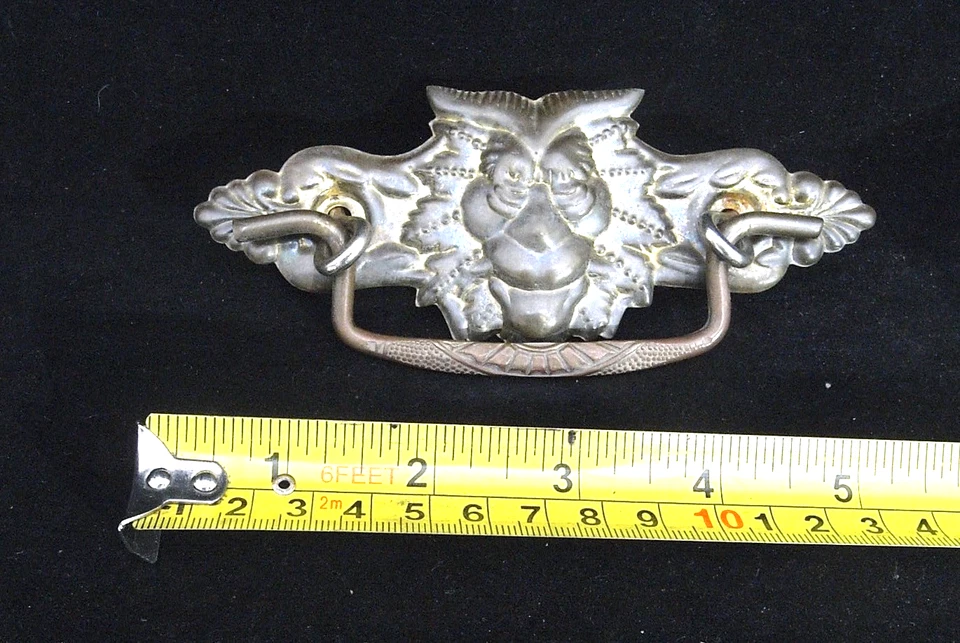 6 VINTAGE VICTORIAN BRASS SATYR DRAWER PULLS GOOD CONDITION +MOUNTING HARDWARE - Image 2 of 3