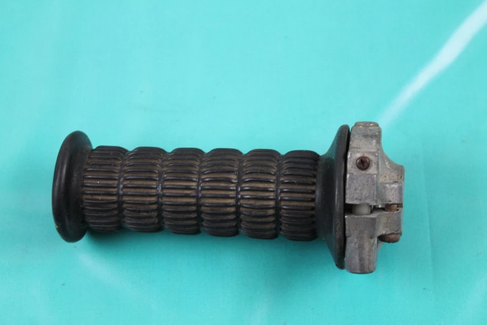 Yamaha GT1 GT80 GTMX 1973 carcasa de tubo de acelerador AT1 CT1 RT1 AT2 AT3 CT2 CT3 DT1 Foto 2 de 4