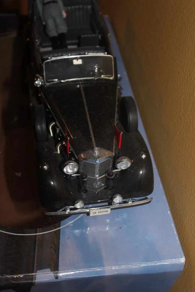 SIGNATURE MODELS AMOURED GERMAN STAFF CAR MERCEDES BENZ 77K 1/18 (MJ) - Image 3 of 4