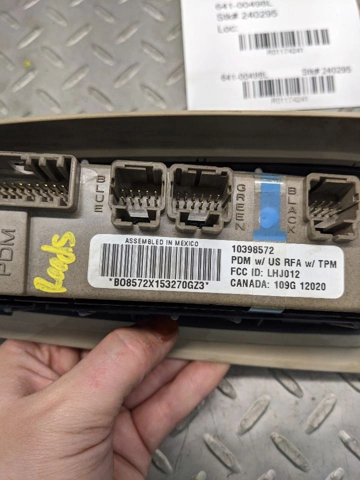 Interruptor de puerta delantera Driver's Opt JF4 03-06 AVALANCHE 1500 1174241 Foto 3 de 4