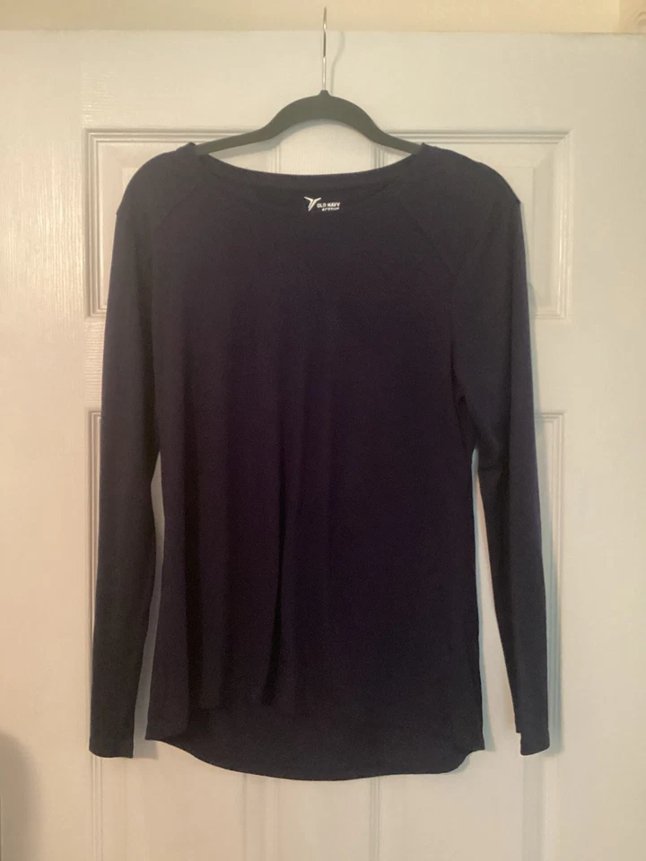Old navy activewear go dry top shirts set of 2 Navy and Black open back Medium - Image 3 of 4