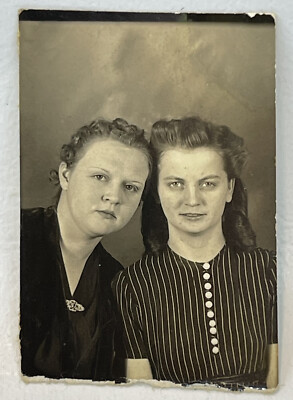 Vtg Photo Booth Penny Arcade Photo 2 Modest Fashionable Women Brooch