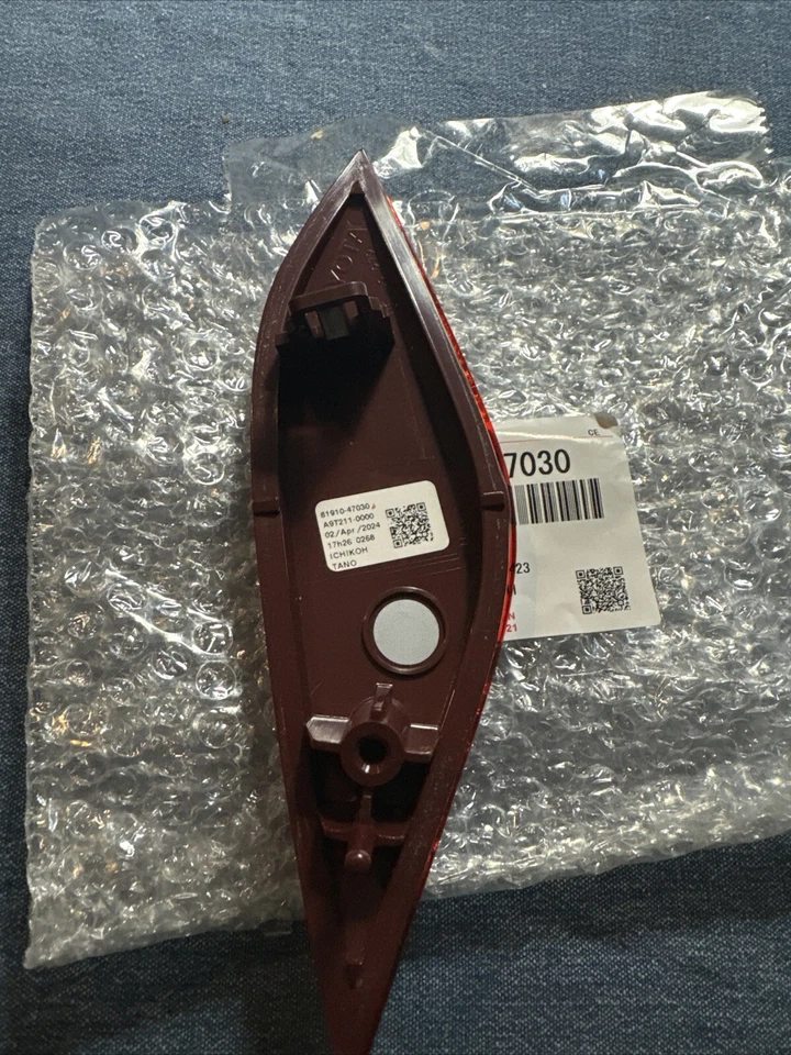 Reflector de parachoques trasero derecho genuino Toyota Prius 2019-2020 81910-47030 Foto 2 de 2