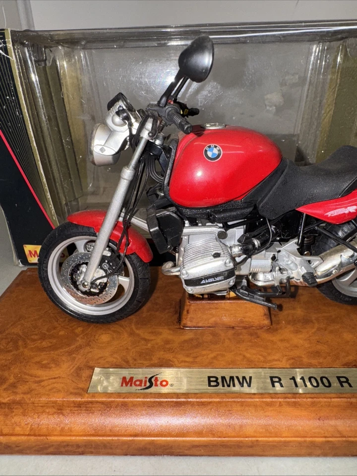 Vintage 1995 Maisto Die-Cast Metal 1:10 Special Edition BMW R 1100 R #31601 - Image 3 of 4