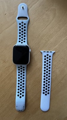 Appel Watch Nike Series 7 45mm Star Aluminum Case Silver Smartwatch defekt