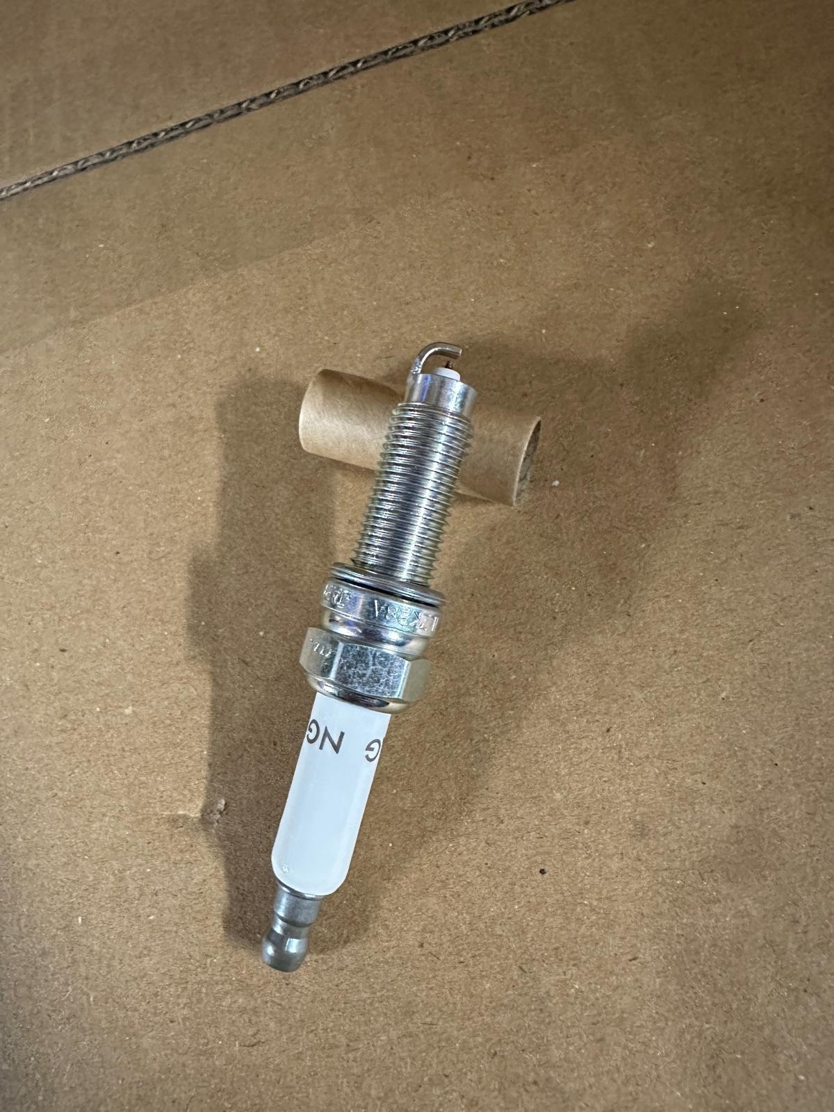 New Original Skoda Superb 2008 - 2015 Spark  Plug Longlife 101905622A OE