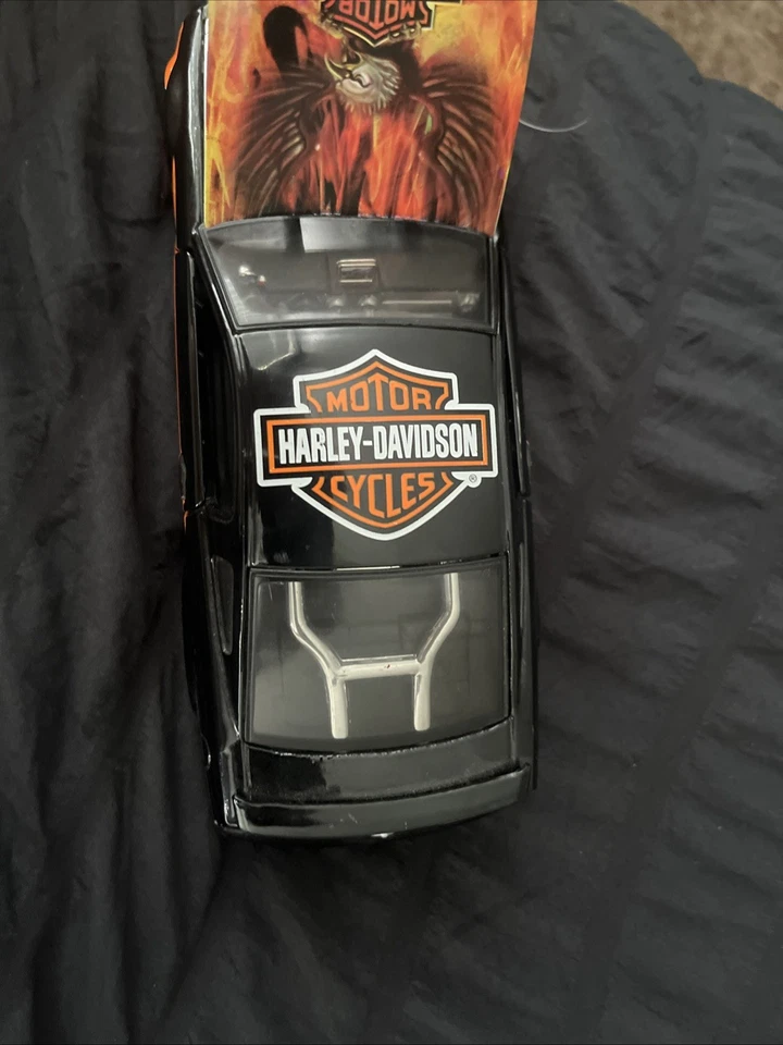 Modelo de coche Ford Mustang, Harley Davidson, edición Orange Eagle Foto 3 de 4