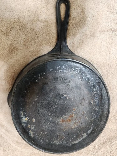 Pre Griswold Erie HTF #7 Cast Iron 701 No Chips/Cracks Sits Flat. Pitting As Pic