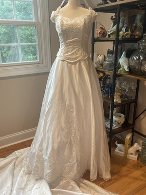 Elegant Alfred Angelo White Wedding Dress Cathedral Train 28  display picture 3
