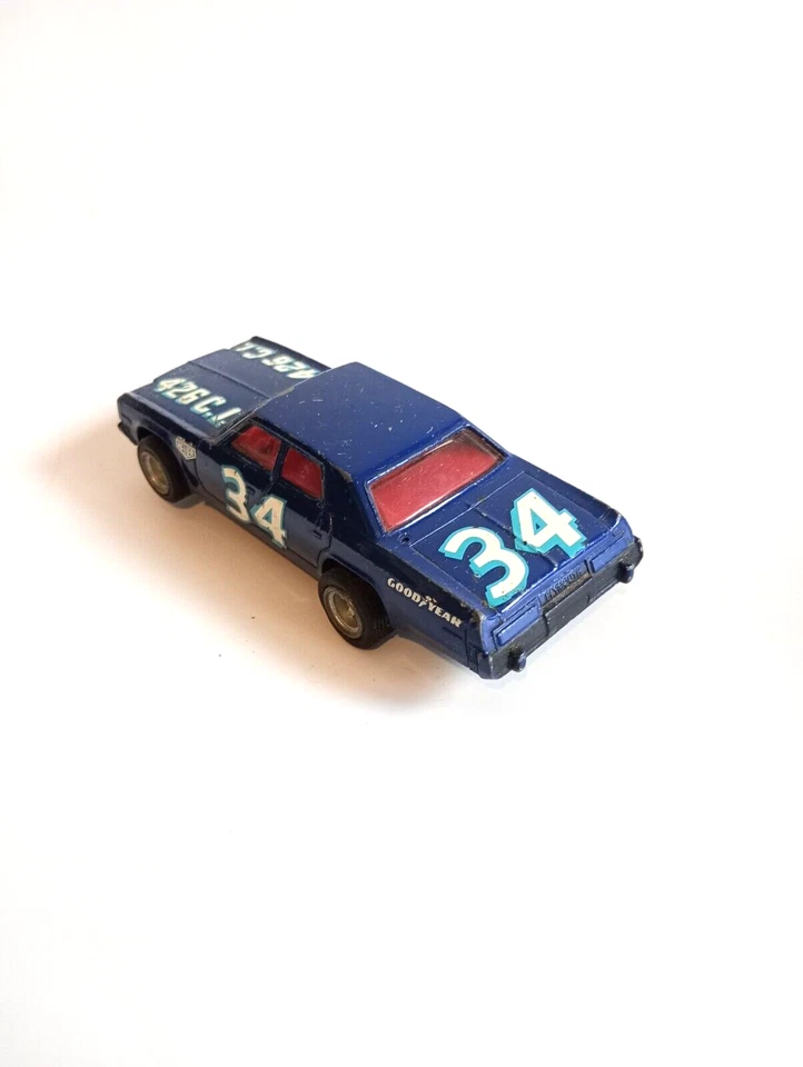 Vintage Dinky Toys PLYMOUTH GRAN FURY MECANNO LTD Collectable Gift Scale 1:32 - Image 2 of 4