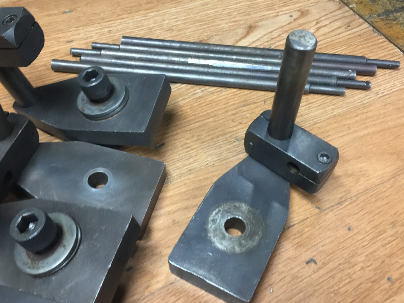 MILL VISE WORK STOPS St. John's Institute (Hua Ming)