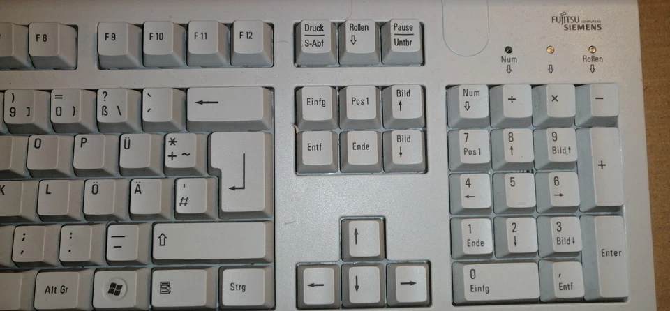 2 Vintage PC wired Keyboards QWERTZ Fujitsu KB SC USB D and HP KB-0316 (PS2) - Image 3 of 4