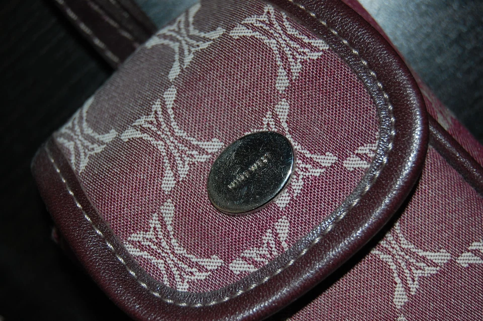 Muñequera Nine West Pouch con estuche de lápiz labial cosmético con espejo usada Foto 3 de 4