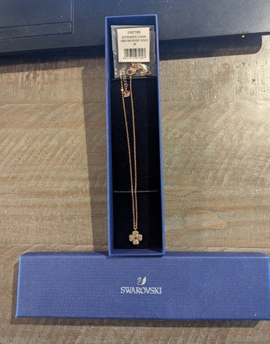 Swarovski Sparkling Clover Necklace - Picture 2 of 2