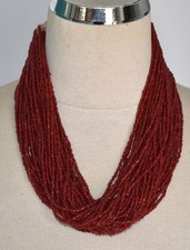 Collier multi-rangs en perles de rocaille rouge brique