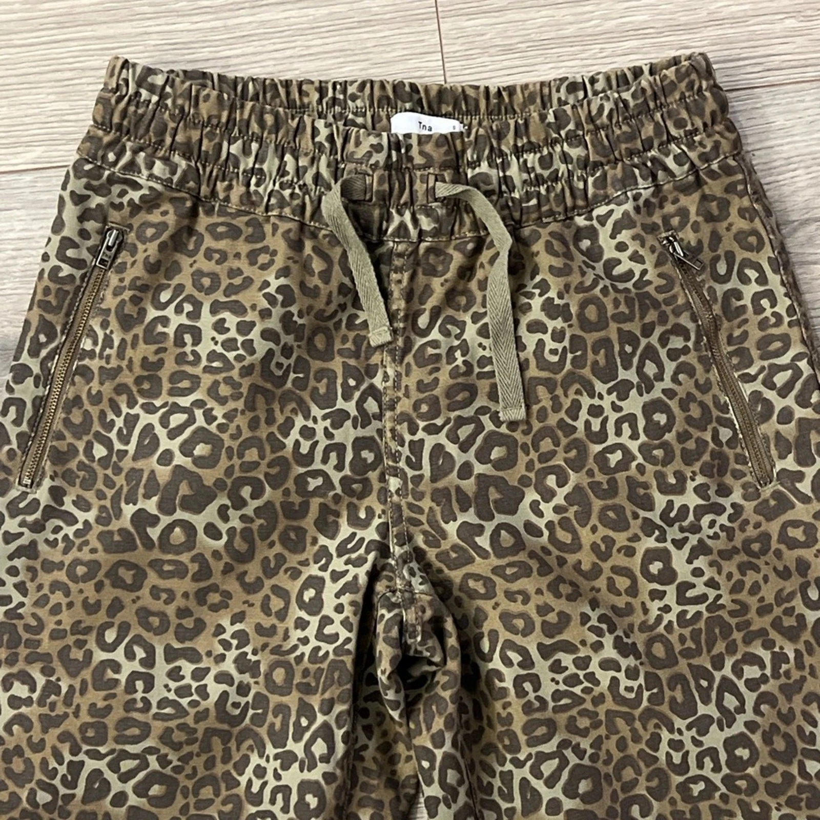 aritzia alix animal print leopard jogger pants