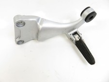 PLATINE ET REPOSE PIEDS ARRIERE GAUCHE SUZUKI GSXR 1300 HAYABUSA 2001-2001