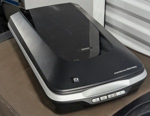 Epson Perfection V500 Photo + Durchlichteinheit + 6400 x 9600 dpi + Filmadapter