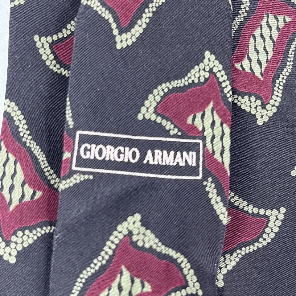 Corbata de seda Giorgio Armani Cravatte negra roja geométrica hecha en Italia para hombre Foto 2 de 4