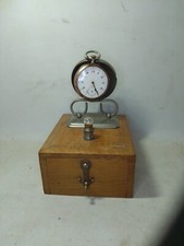 ANCIEN SUPPORT MONTRE GOUSSET AVEC LAMPE POUR TABLE DE NUIT