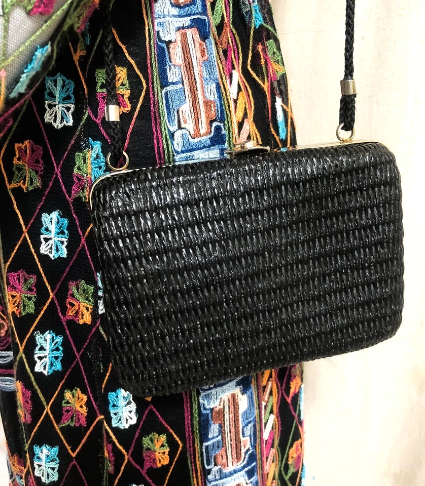 Vintage 1980s Black Woven & Gold Hardware Shoulder Cross Body Bag Made In Italy - Image 3 of 4