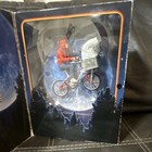 E.T. the Extra-Terrestrial Boxed Figure Set - E.T. & Elliott Bicycle, Motorized — photo 2