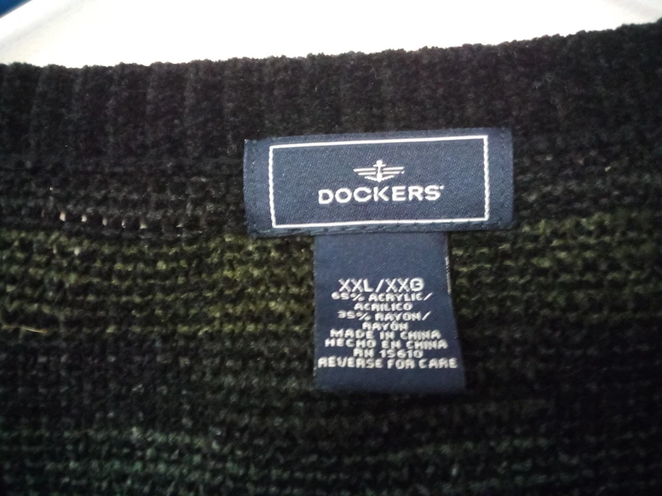 Suéter de Colección Hombres Dockers Cuello Redondo Abuelo Papá Negro con Cuadrados de Color XXL Foto 3 de 4