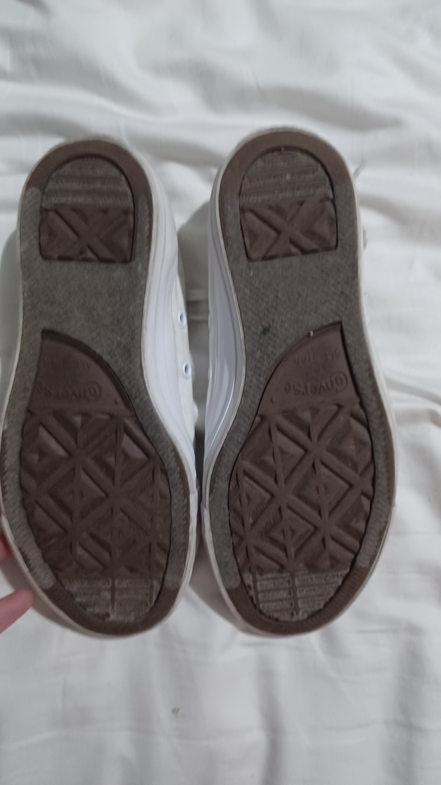 Converse Sneakers Size 6 thumbnail 5