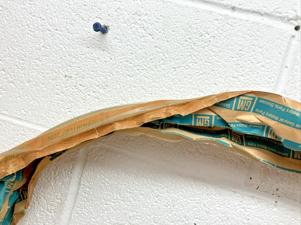 Nuevo OEM GM LH rueda trasera pozo embellecedor 9637464 1982-1983 Chevrolet Chevette (SR52) Foto 3 de 4