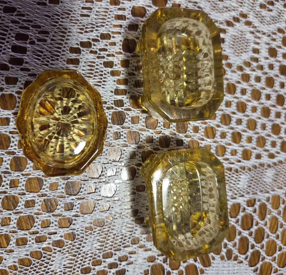 Антикварный восьмиугольный открытый соляной и продолговатый звездообразный EAPG на желтых ножках ~ лот 3 - Изображение 2 из 4