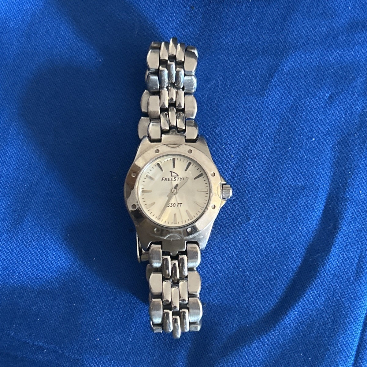 Vintage Freestyle Shark Watch Womens 28 mm Silver Dial. 330 ft we 