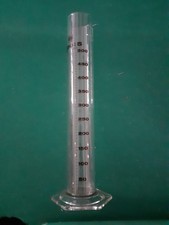 2 x Messzylinder - 500 ml mit Ausfluss + 250 ml NS29/32 - sechseckige B&ouml;den