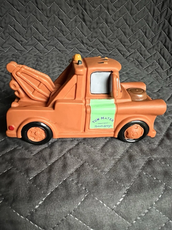 Disney Pixar Cars TOW MATER Camión + SARGE Ejército Jeep Baño Amigos Piscina de Agua Juguete Foto 2 de 4