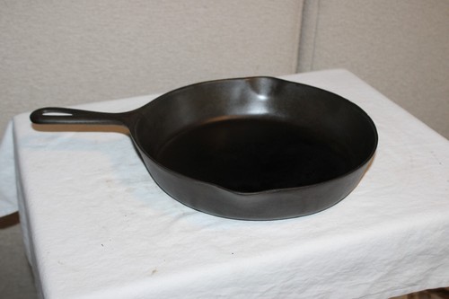 Martin Stove & Range #8 Cast Iron Skillet Hamburger Logo w/ Heat Ring - Picture 22 of 24
