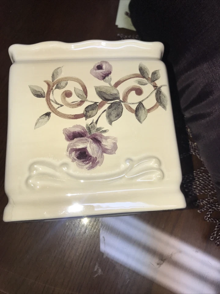 Soporte para pañuelos Croscill Chambord rosa amatista sin astillas ni grietas Foto 4 de 4