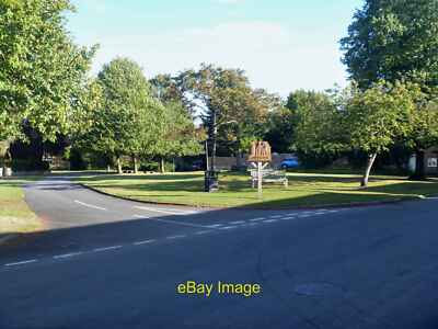 Photo 6x4 Lyddington features [3] Uppingham The Green with its village si c2021
