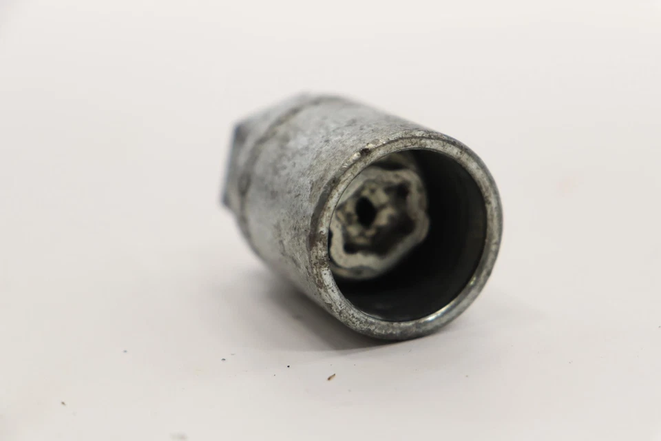 Juego de 4 tuercas Range Rover 2013-2022 Lr068126 Foto 3 de 4