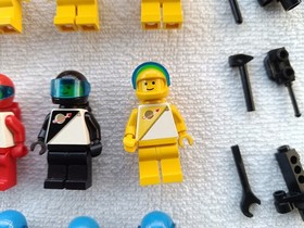 Lego SPACE FUTURON figures for e.g. 6990 monorail 6953 cosmic laser launcher